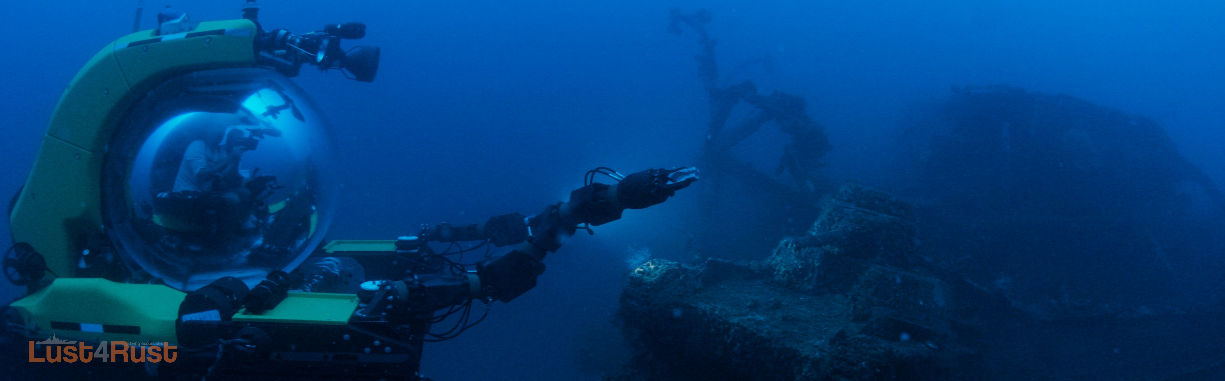 MINI SUB NEXT TO A TANK